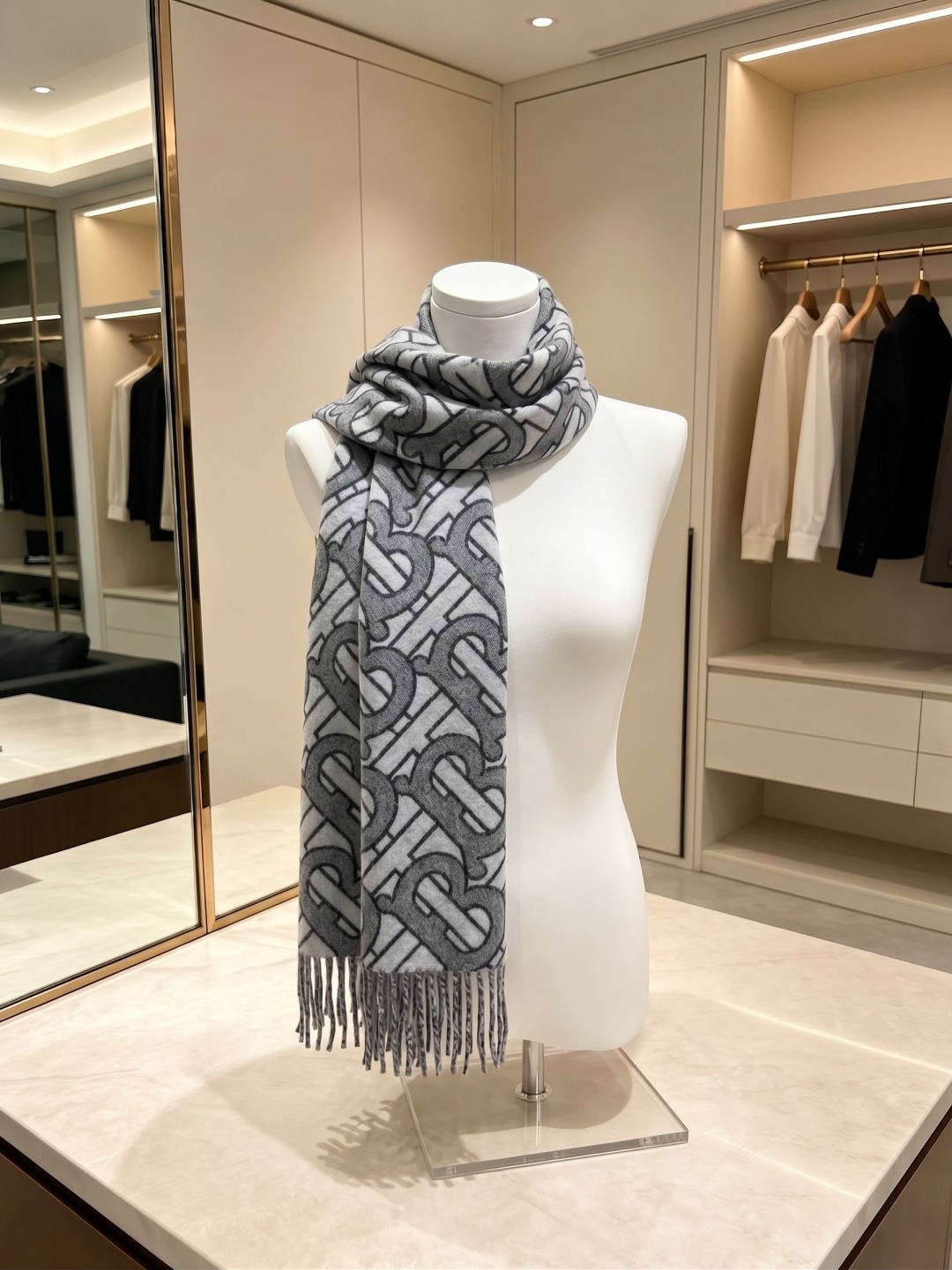 Burberry重磅极品‼️超级流弊。品质绝了，‼️有正品的尽管拉出来PK一下😝绝逼重磅款，一万个推荐👍限量版~和专柜一