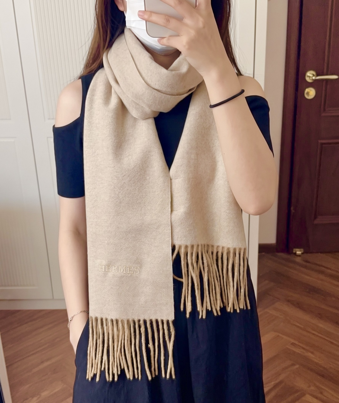 爱马仕❗👫同款围巾且买且珍惜羊绒款😍~都是出口订单所以比较难遇❤东西讲究少而精😍好看的一定要收😎这款H家围巾，款式很有男