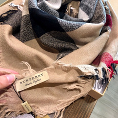 期待已久的爆款到货了,巴宝莉Burberry 经典专柜款、专柜同步羊绒格子方巾披肩现货秒发 衣柜必备经典款VIP推荐 期待已久的爆款到货了,巴宝莉Burberry 经典专柜款、专柜同步羊绒格子方巾披肩现货秒发 衣柜必备经典款VIP推荐
