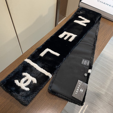 【▪️超级保暖Chanel秋冬新款!!!】简约奢华大气白富美,进口人工皮草和羊绒的结合,高级的范畴已不只是围巾披肩了,更 【▪️超级保暖Chanel秋冬新款!!!】简约奢华大气白富美,进口人工皮草和羊绒的结合,高级的范畴已不只是围巾披肩了,更