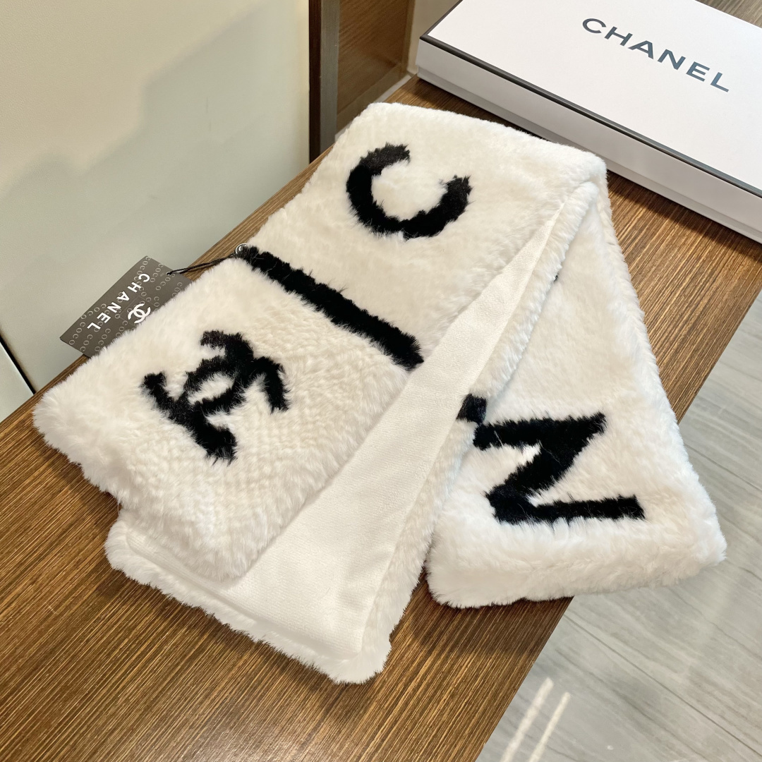 【▪️超级保暖Chanel秋冬新款！！！】简约奢华大气白富美，进口人工皮草和羊绒的结合，高级的范畴已不只是围巾披肩了，更