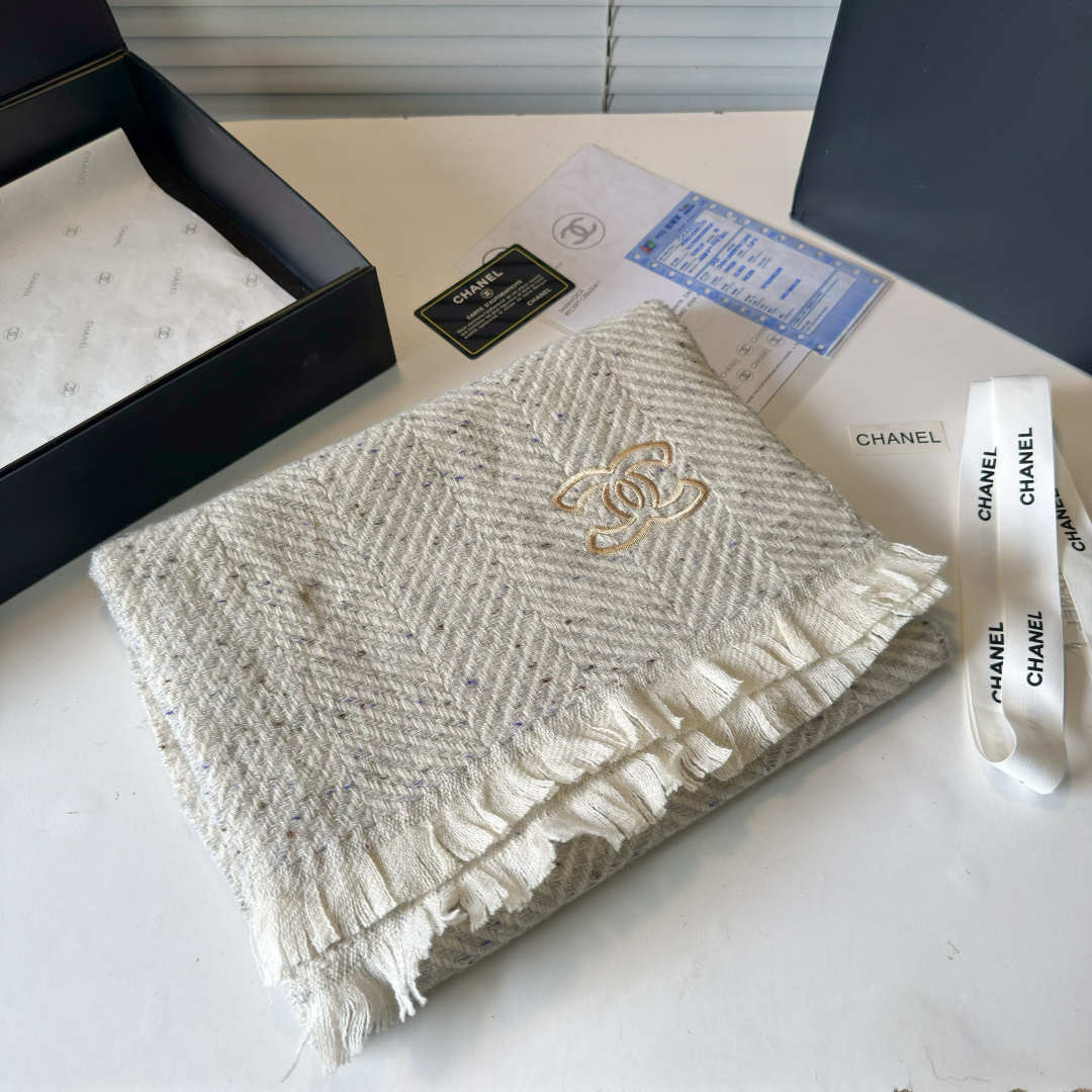新款 搭配利器🆕🆕  香奈儿系列货  专供viP 产品 ♥顶级苏格兰进口绵羊毛   纹路织法使围巾赋有弹性且柔软亲肤 🤩
