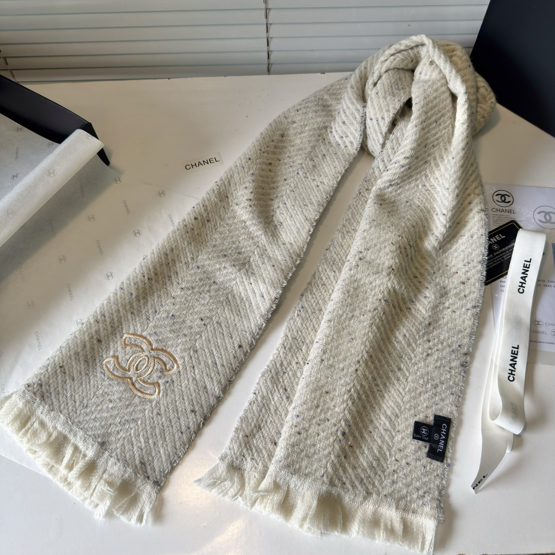 新款 搭配利器🆕🆕  香奈儿系列货  专供viP 产品 ♥顶级苏格兰进口绵羊毛   纹路织法使围巾赋有弹性且柔软亲肤 🤩