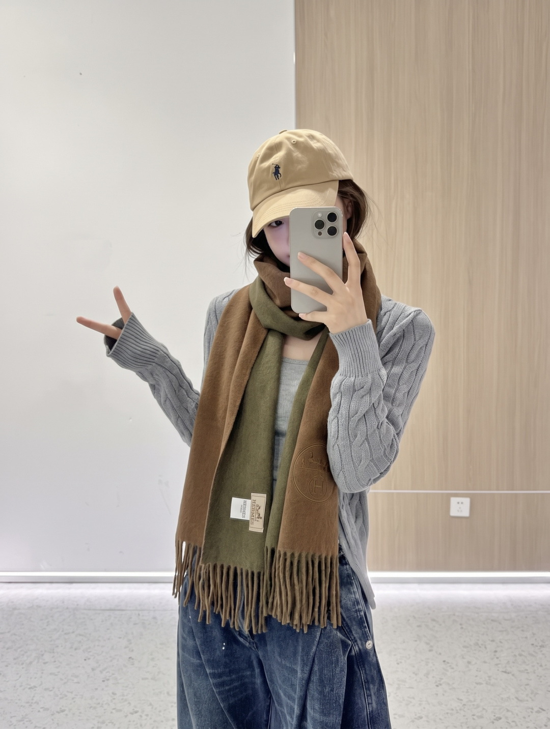 ✨✨爱马仕双面围巾❗好看的要疯掉了，太有型太有魅力了❗❗非常斯文时尚的秋冬单品！真的很喜欢，非常Classical的男款