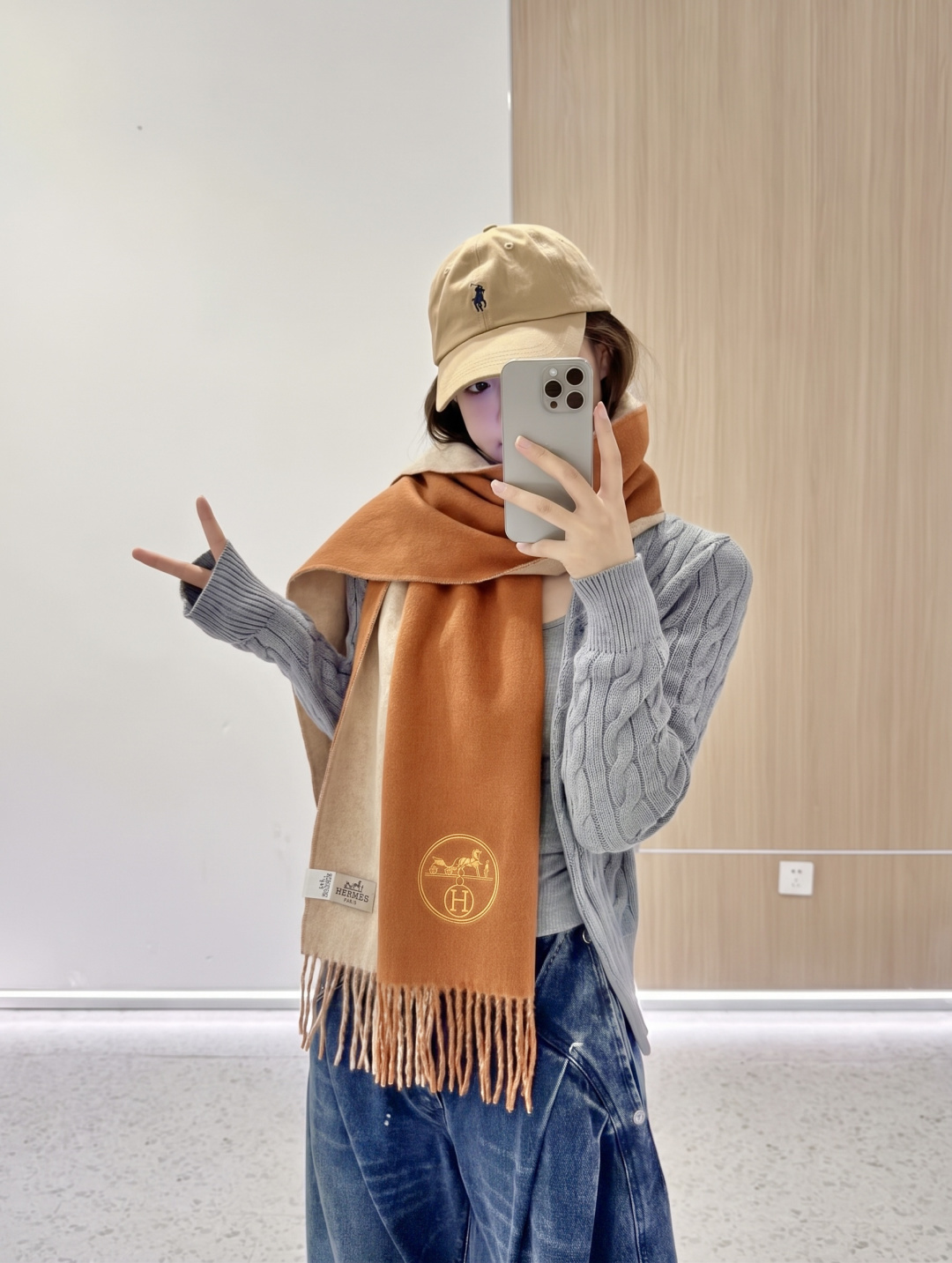 ✨✨爱马仕双面围巾❗好看的要疯掉了，太有型太有魅力了❗❗非常斯文时尚的秋冬单品！真的很喜欢，非常Classical的男款