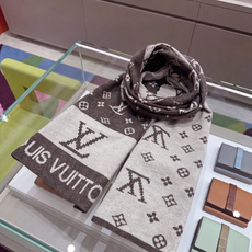 LV同步专柜,高端羊绒针织围巾!】可正式,可随意,这款织法比较难,又很费纱线,双面拼色!工艺难度非常大!绝对是一条审美不 LV同步专柜,高端羊绒针织围巾!】可正式,可随意,这款织法比较难,又很费纱线,双面拼色!工艺难度非常大!绝对是一条审美不