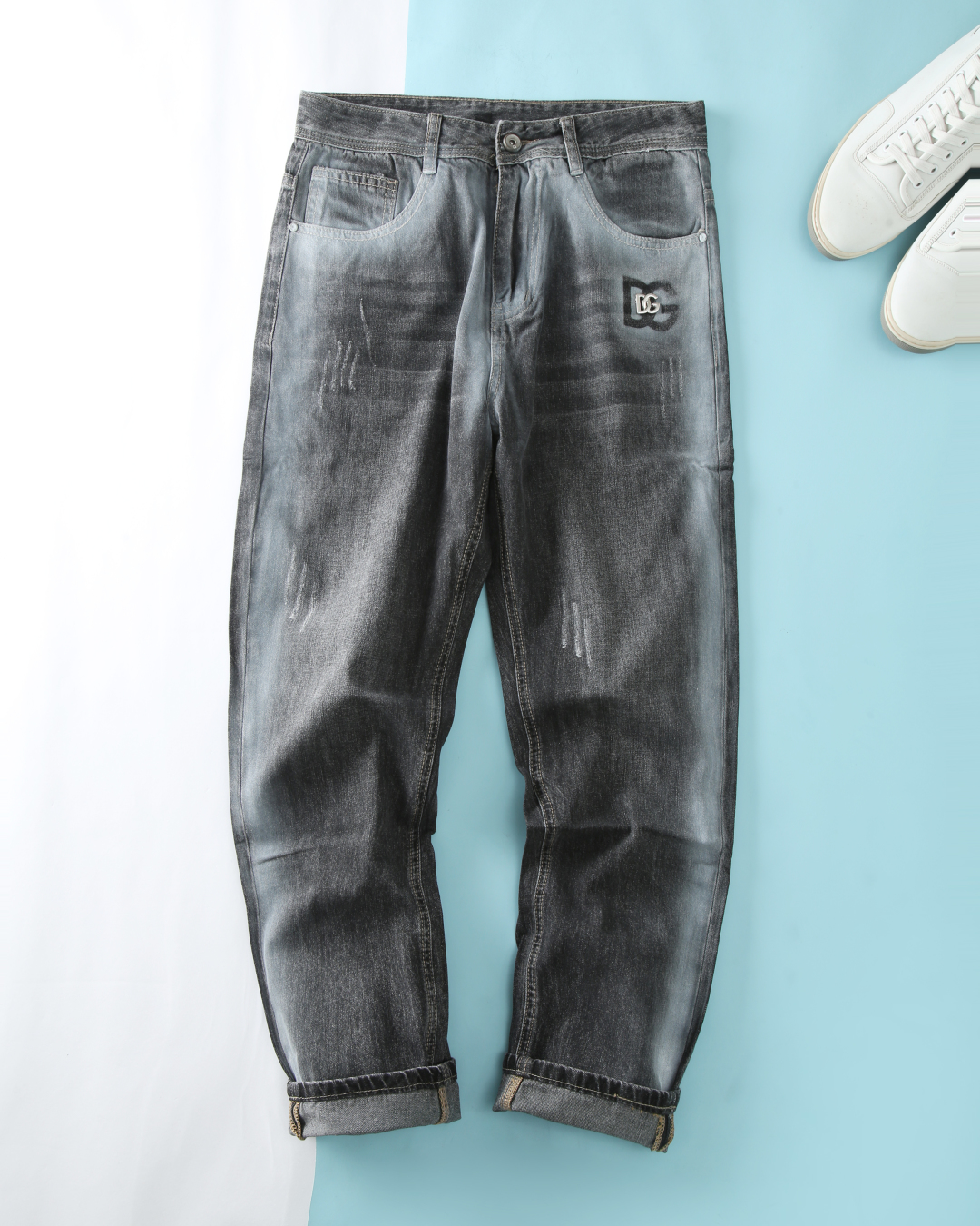 DG Family Introduces Luxury Men’s Jeans with Metal Decoration for Spring/Summer 2025 - 图片 2