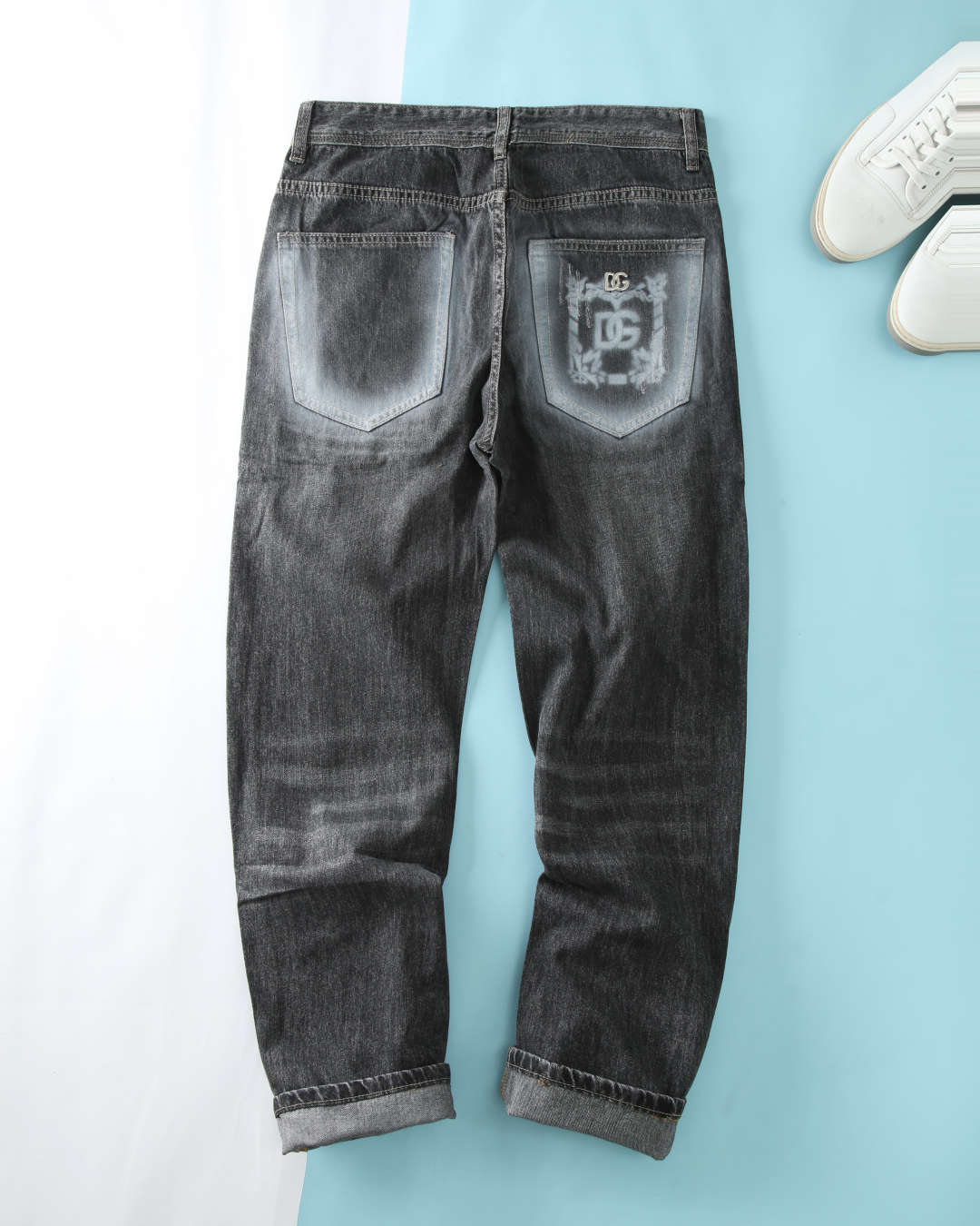 DG Family Introduces Luxury Men’s Jeans with Metal Decoration for Spring/Summer 2025 - 图片 3