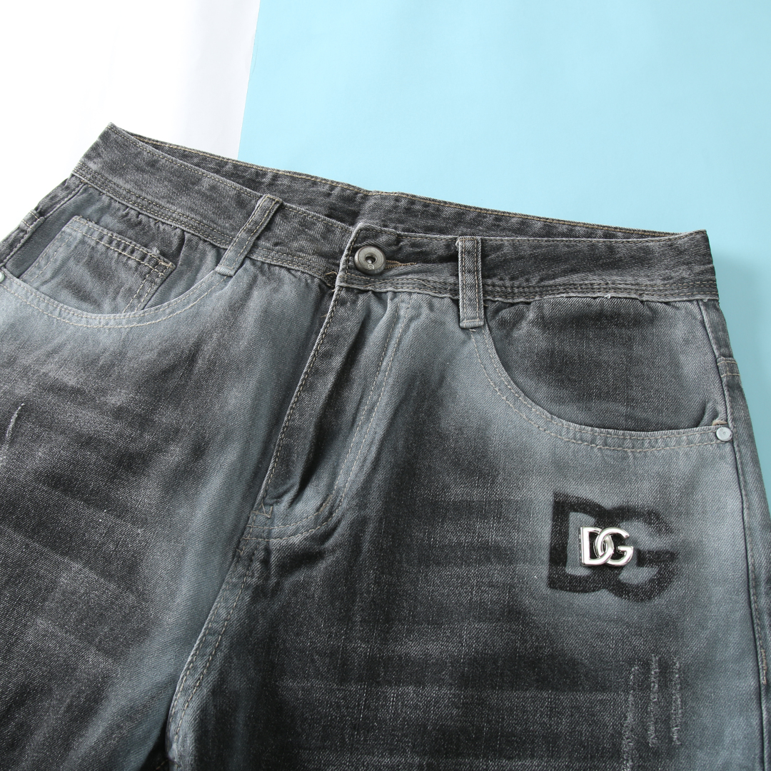 DG Family Introduces Luxury Men’s Jeans with Metal Decoration for Spring/Summer 2025 - 图片 4