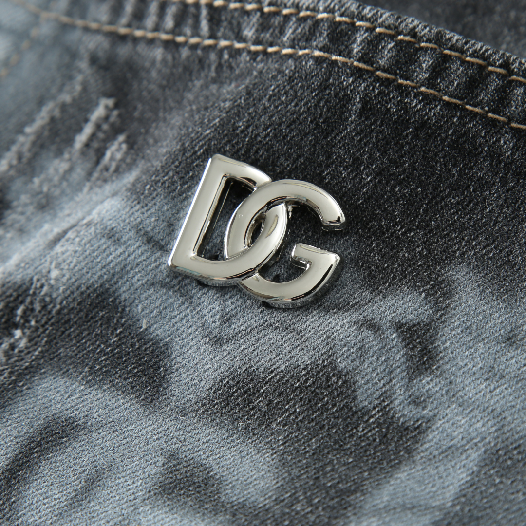 DG Family Introduces Luxury Men’s Jeans with Metal Decoration for Spring/Summer 2025 - 图片 7
