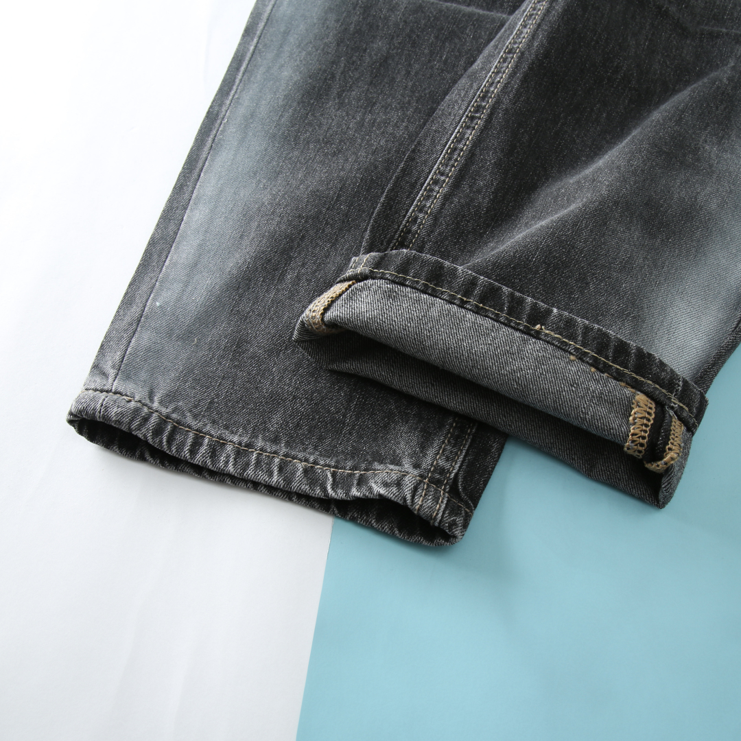 DG Family Introduces Luxury Men’s Jeans with Metal Decoration for Spring/Summer 2025 - 图片 9
