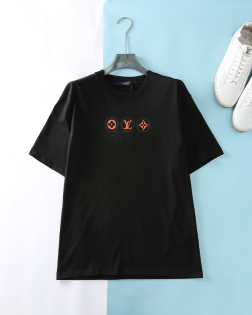Louis Vuitton 25SS Clover Graphic Print Cotton Tee - Unisex, Relaxed Fit 1 Louis Vuitton 25SS Clover Graphic Print Cotton Tee - Unisex, Relaxed Fit