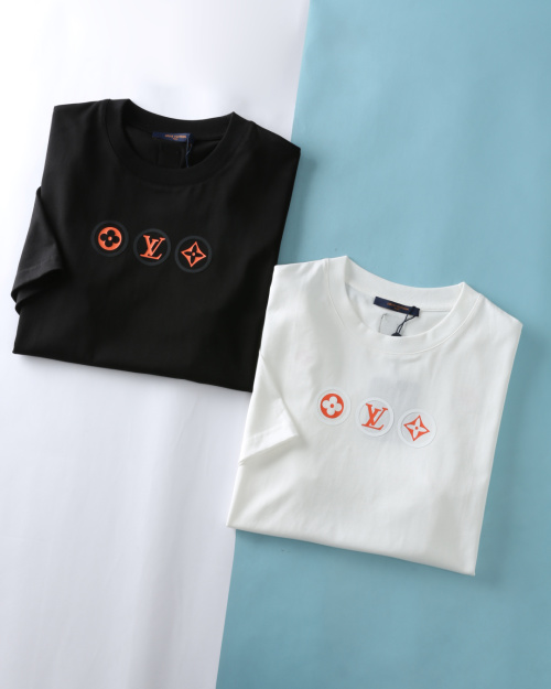 Louis Vuitton 25SS Clover Print Cotton Tee - Unisex Relaxed Fit Short Sleeve 1 Louis Vuitton 25SS Clover Print Cotton Tee - Unisex Relaxed Fit Short Sleeve