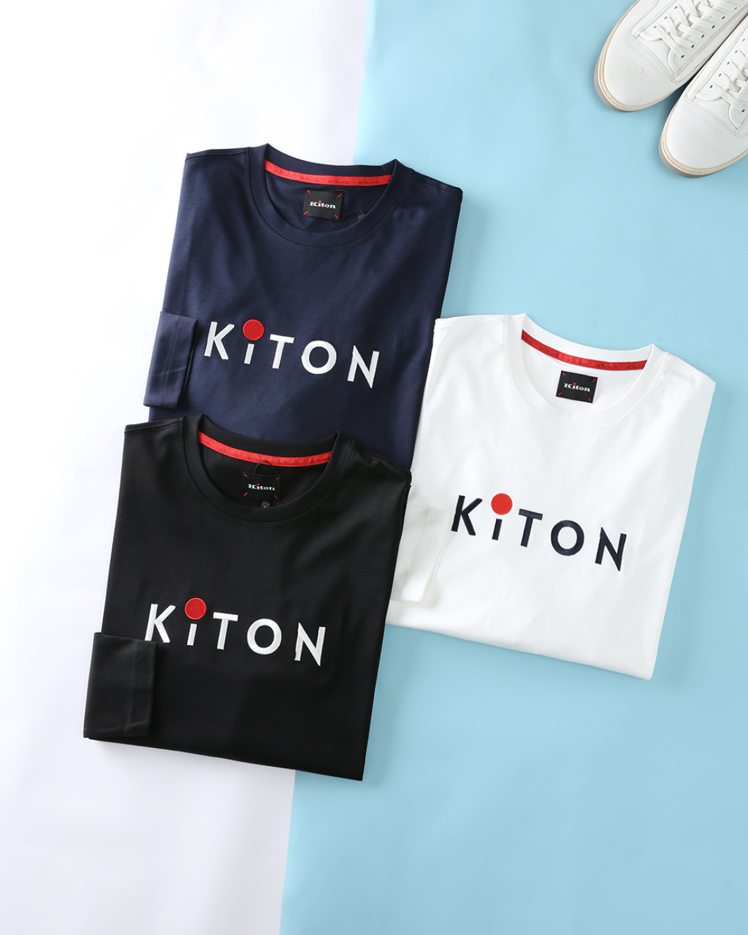 NO:568296,KITON 25AW new autumn and winter modal cotton blended round neck long-sleeved T-shirt, men's classic red dot letter embroidered logo basic casual long-sleeved T-shirt base shirt!  Trading company channels are scarce, and GW is on sale simultaneously!  KITON's new long-sleeved bottoming shirt has become a shining pearl in the fashion industry with its unique charm and excellent quality!  The fabric is made of custom-made 60-count 260-gram liquid ammonia double-sided fabric, which is made using liquid ammonia technology + Lenzing Modal blending and a new environmentally friendly technology. Its properties are soft and smooth, the fabric feels comfortable and waxy, smooth and elastic, and the upper body comfort is absolutely comparable to ordinary pure cotton materials with a high-end texture!  The iconic red dots + letter logo embroidery on the front of the body is like the finishing touch, instantly enhancing the fashion sense and recognition of the entire T-shirt!  This logo is like a work of art, quietly telling KITON's persistent pursuit of quality and ultimate control of details!  The basic straight style is one of the reasons why it is so popular. It is not restricted by age. Whether you are a youthful young person or a mature and stable middle-aged person, you can easily control this T-shirt and show your unique charm!  Item No. 5007 Size 48/M-56/3XL 48 Shoulder width 43 Bust 100 Clothing length 67 Sleeve length 61 50 Shoulder width 45 Bust 104 Clothing length 68 Sleeve length 62 52 Shoulder width 47 Bust 108 Clothing length 69 Sleeve length 62 54 Shoulder width 49 Bust 112 Clothing length 70 Sleeve length 63 56  Shoulder width 51, bust 116, length 71, sleeve length 64, tees, t-shirt, alexander wang19860909KITON 25AW秋冬新款莫代尔棉质混纺圆领长袖T恤衫,男士经典红色圆点字母刺绣标识基础休闲长袖T恤打底衫！贸易公司渠道稀出,同步GW发售！KITON新款长袖打底衫,以其独特的魅力和卓越的品质,成为了时尚界的一颗璀璨明珠！ 其面料采用了客供定制60支260克液氨双面布,采用液氨工艺+兰精莫代尔混纺,环保新工艺制作,其属性柔顺软滑,面料手感舒适软糯,触感爽滑且富有弹力,上身舒适度绝对普通纯棉材质可媲美的高级质感！衣身前幅标志性红色圆点+字母徽标刺绣点缀其上,犹如点睛之笔,瞬间提升了整件T恤的时尚感与辨识度！这标识仿佛是一件艺术品,静静地诉说着KITON对品质的执着追求和对细节的极致把控！基础直筒版型,更是其深受喜爱的原因之一,它不受年龄的限制,无论是青春洋溢的年轻人,还是成熟稳重的中年人士,都能轻松驾驭这款T恤,展现出各自的独特魅力！货号5007 尺码48/M-56/3XL 48 肩宽43胸围100衣长67袖长61 50 肩宽45胸围104衣长68袖长62 52 肩宽47胸围108衣长69袖长62 54 肩宽49胸围112衣长70袖长63 56 肩宽51胸围116衣长71袖长64,,tees，t-shirt,alexander wang,Men's clothing