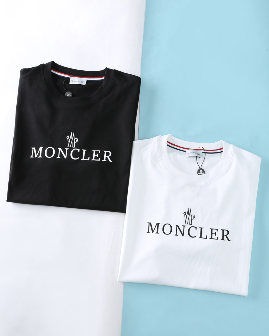 NO:836636,Mon* buckle 26SS new spring and summer mercerized cloud cotton round neck short T-shirt, men's classic letter printed logo business casual basic versatile short-sleeved T-shirt!  Trading company channels are scarce, and GW is on sale simultaneously!  A basic item that can be worn in all seasons. It is not restricted by age or gender. It is versatile and timeless!  Made of custom-supplied mercerized cloud cotton, it feels as smooth as silk. This kind of cotton has a fine texture and soft touch, which not only ensures the comfort of wearing, but also gives the clothes a unique texture and breathability, keeping the skin dry and comfortable even in the hot summer!  The iconic logo is embellished on the front of the body, using Italian reactive coloring hot-melt printing technology, with a delicate and full texture!  The basic fit-fitting cut makes it easy to match any occasion, whether paired with jeans or casual pants, making you stand out from the crowd!  Item No. 1858-JK Size 48/M-56/3XL 48 Shoulder width 43 Bust 100 Clothing length 67 Sleeve length 21 50 Shoulder width 45 Bust 104 Clothing length 68 Sleeve length 22 52 Shoulder width 47 Bust 108 Clothing length 69 Sleeve length 23 54 Shoulder width 49 Bust 112 Clothing length 70 Sleeve length 24 56  Shoulder width 51, bust 116, length 72, sleeve length 25, jeans, T-shirt, tees, t-shirt,19860909Mon*扣 26SS春夏新款丝光云朵棉圆领短Tee,男士经典字母印花标识商务休闲基础款百搭短袖T恤衫！贸易公司渠道稀出,同步GW发售！可兼顾四季穿搭的基础单品,不受年龄和性别的限制,百搭好穿不过时！ 客供丝光云朵棉打造,触感如丝般柔滑,这种棉布质地细腻,触感柔软,不仅确保了穿着的舒适度,还赋予了衣物独特的质感与透气性,即便是炎炎夏日也能保持肌肤的干爽与自在！衣身前幅标志性徽标点缀,采用意大利活性着色热熔印花式工艺,纹理细腻饱满！基础合身版型裁剪,无论是搭配牛仔裤还是休闲裤,都能轻松驾驭各种场合,让你在人群中脱颖而出！货号1858-JK 尺码48/M-56/3XL 48 肩宽43胸围100衣长67袖长21 50 肩宽45胸围104衣长68袖长22 52 肩宽47胸围108衣长69袖长23 54 肩宽49胸围112衣长70袖长24 56 肩宽51胸围116衣长72袖长25,,jeans,T-shirt,tees，t-shirt,,Men's clothing
