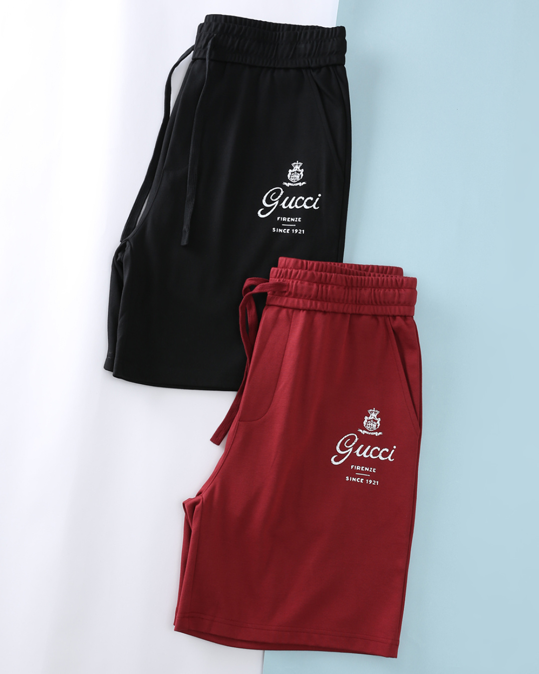 NO:904354,GuI Gu* 26SS new summer high-quality ice oxygen cotton drawstring shorts, men's retro crown slogan fashion casual sports casual shorts five-quarter pants!  Trading company channels are rare, and official GW sales are in sync!  G family has an ancient casual tone, vintage crown slogans and old inkjet letter printing, combining breathability and comfort with retro accents. They are versatile men's shorts for daily commuting and travel. Made of imported ice oxygen cotton material, through micron-grade mineral fiber coating technology, it can quickly dissipate heat when it comes into contact with the skin, and the measured body temperature is reduced by about 2-3℃. It has excellent cooling and breathability, moisture wicking performance, and antibacterial and deodorant treatment, ensuring that the wearer can enjoy a refreshing and comfortable experience even in the hot summer!  There is a vintage crown badge printed on the right side of the trousers, with cursive script, and the small letters below read 'FIRENZE / SINCE  1921'; using old and worn digital offset printing, the edges are naturally mottled, restoring the retro retro printing texture, the adhesive layer is light and thin, does not crack, does not warp, and the image cannot be washed away for a long time. There are double pockets on both sides of the front panel of the trousers, and a single pocket design on the back pocket, which is practical and fashionable. The drawstring is elastic  The waistband design ensures the comfort and freedom of wearing, and can adapt to different waist needs. Whether it is tight or loose, it can be easily controlled. The basic straight-cut version is classic and versatile, modifies the body line, and shows the wearer's ability and neatness. Item No. 4510  Size 48/M-56/3XL 48 Waist 72-84 Hips 106 straight 31 Pants length 49 50 Waist 76-88 Hips 110 straight 31 Pants length 50 52 Waist 80-92 Hips 114 straight 32 Pants length 51 54 Waist 84-96 Hips 118 straight 32 Pants length 52  56 waist 88-100 hip 122 straight stop 33 pants length 53,,gucci,shorts,19860909GuI 古* 26SS夏季新款优质冰氧棉抽绳短裤,男士复古皇冠标语时尚休闲运动休闲短裤五分裤！贸易公司渠道稀出,同步官GW售！G家古休闲调性,复古皇冠标语做旧喷墨字母印花,兼顾透气舒适与复古腔调,日常通勤、出游百搭男士短裤. 选用进口冰氧棉材质,通过微米级矿石纤维涂层技术,接触皮肤时能快速导出热量,实测体感温度降低约2-3℃,拥有卓越的凉感和透气性,吸湿排汗性能,抗菌防臭处理,即使在炎炎夏日,也能确保穿着者享受到清爽舒适的体验！裤身右侧印有复古皇冠徽章,搭配花体草书,下方小字标注「FIRENZE / SINCE 1921」；采用做旧磨损数码胶印,边缘自然斑驳,还原复古复古印刷质感,胶层轻薄不开裂、不翘边,久洗不掉图.裤身前幅两侧设有双插口袋,后袋单口袋设计,实用且时尚.抽绳松紧裤腰设计,确保穿着的舒适性与自由度,适应不同腰围需求,无论是紧身还是宽松,都能轻松驾驭.基础直筒版型裁剪,经典百搭,修饰身材线条,展现出穿着者的干练与利落.货号4510 尺码48/M-56/3XL 48 腰围72-84 臀围106直挡31 裤长49 50 腰围76-88 臀围110直挡31 裤长50 52 腰围80-92 臀围114直挡32 裤长51 54 腰围84-96 臀围118直挡32 裤长52 56 腰围88-100 臀围122直挡33 裤长53,,gucci,shorts,,Men's clothing