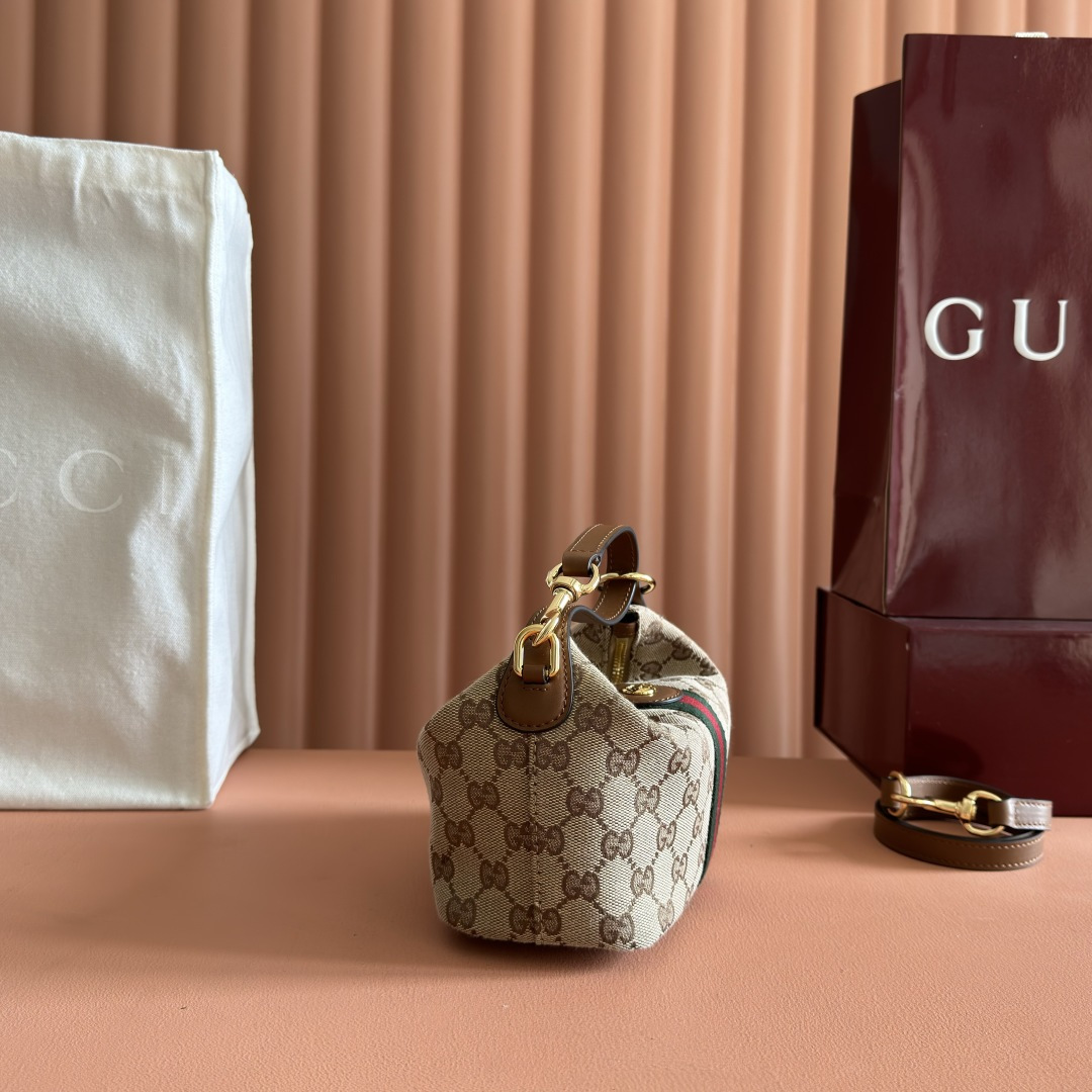 Gucci Vanity GG Supreme Beige crossbody everyday