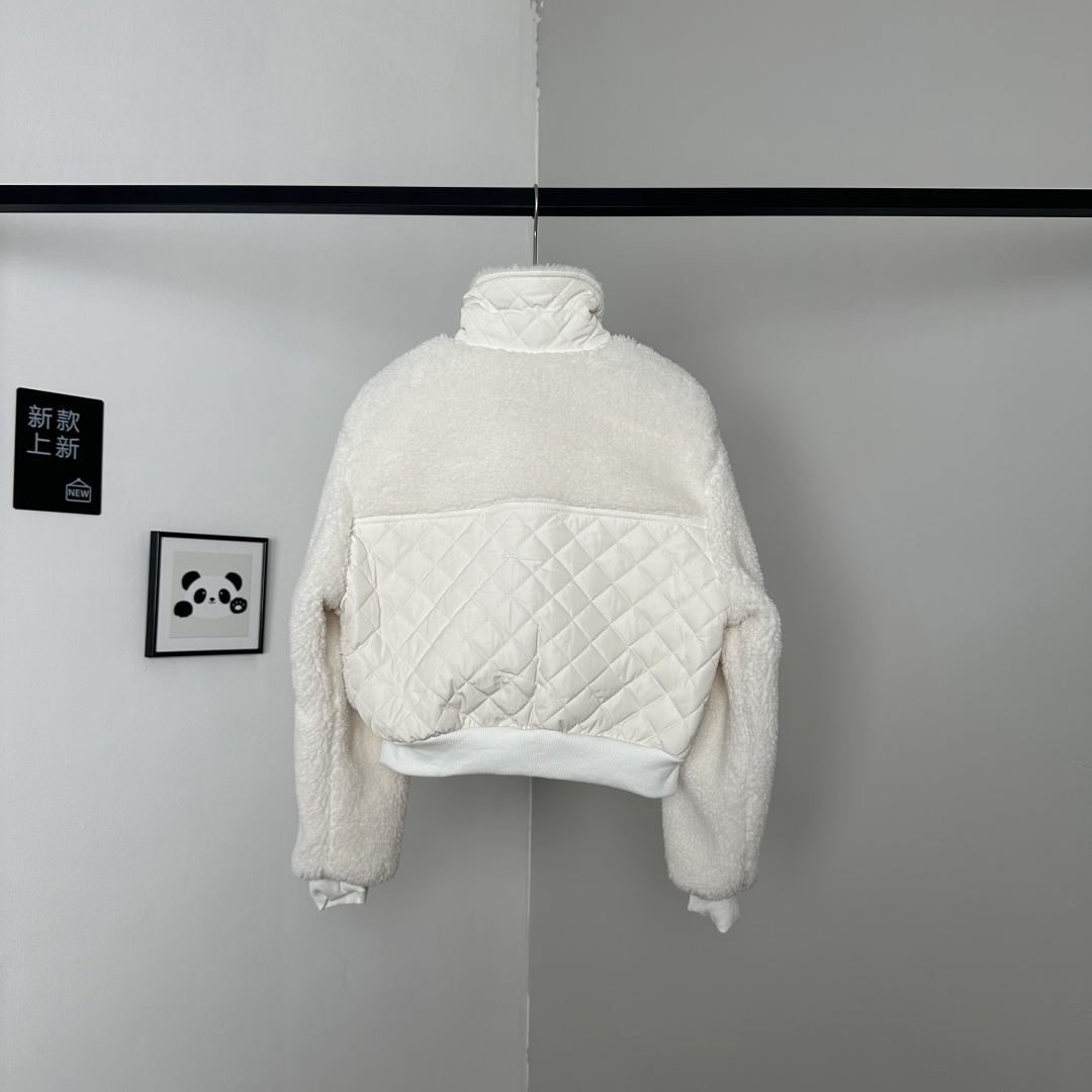 Alo Yoga Sherpa Edge Bomber Jacket - Cozy Fleece, Relaxed Fit, and Stylish Warmth 3 cmp i1757770054670 4836 0 2