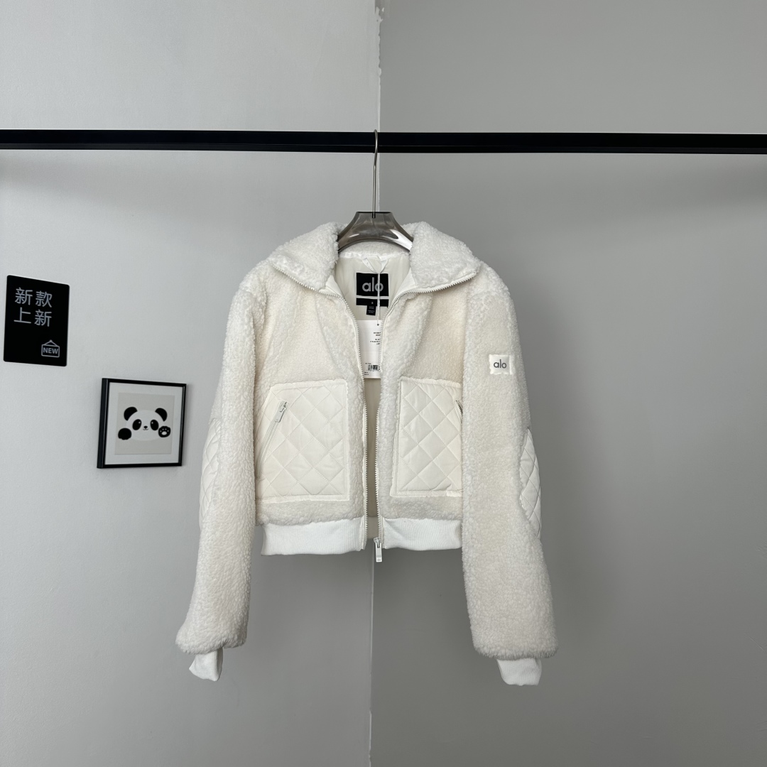 Alo Yoga Sherpa Edge Bomber Jacket - Cozy Fleece, Relaxed Fit, and Stylish Warmth 2 cmp i1757770054670 6381 0 1