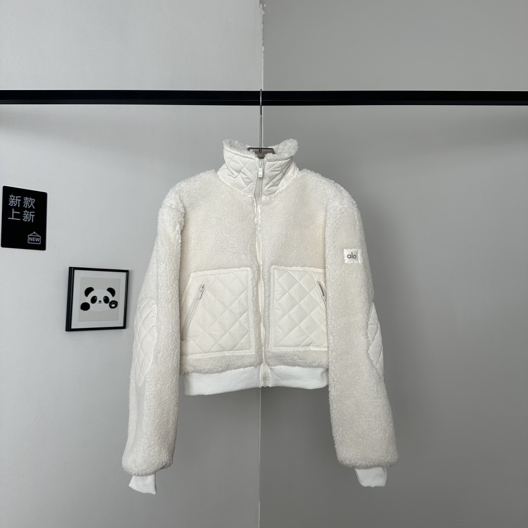 Alo Yoga Sherpa Edge Bomber Jacket - Cozy Fleece, Relaxed Fit, and Stylish Warmth 1 cmp i1757770054670 8981 0 0