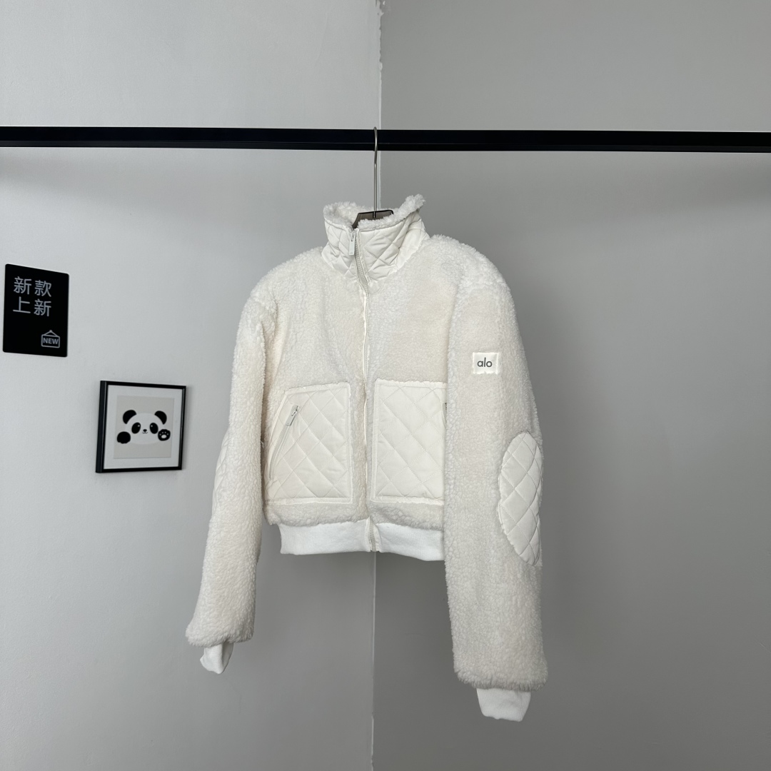 Alo Yoga Sherpa Edge Bomber Jacket - Cozy Fleece, Relaxed Fit, and Stylish Warmth 6 cmp i1757770060483 1755 0 5
