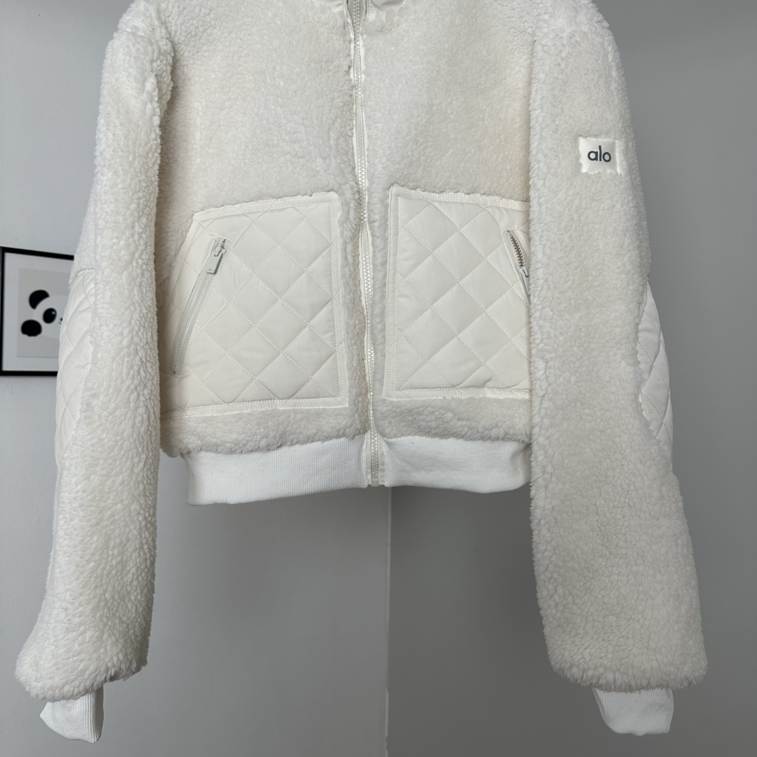 Alo Yoga Sherpa Edge Bomber Jacket - Cozy Fleece, Relaxed Fit, and Stylish Warmth 8 cmp i1757770060489 9128 0 7