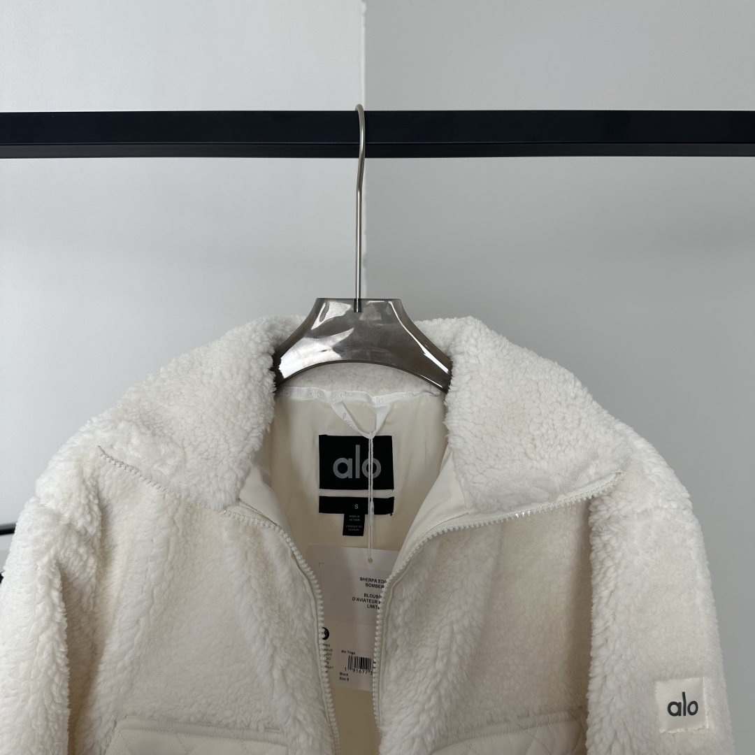Alo Yoga Sherpa Edge Bomber Jacket - Cozy Fleece, Relaxed Fit, and Stylish Warmth 5 cmp i1757770060492 5229 0 4
