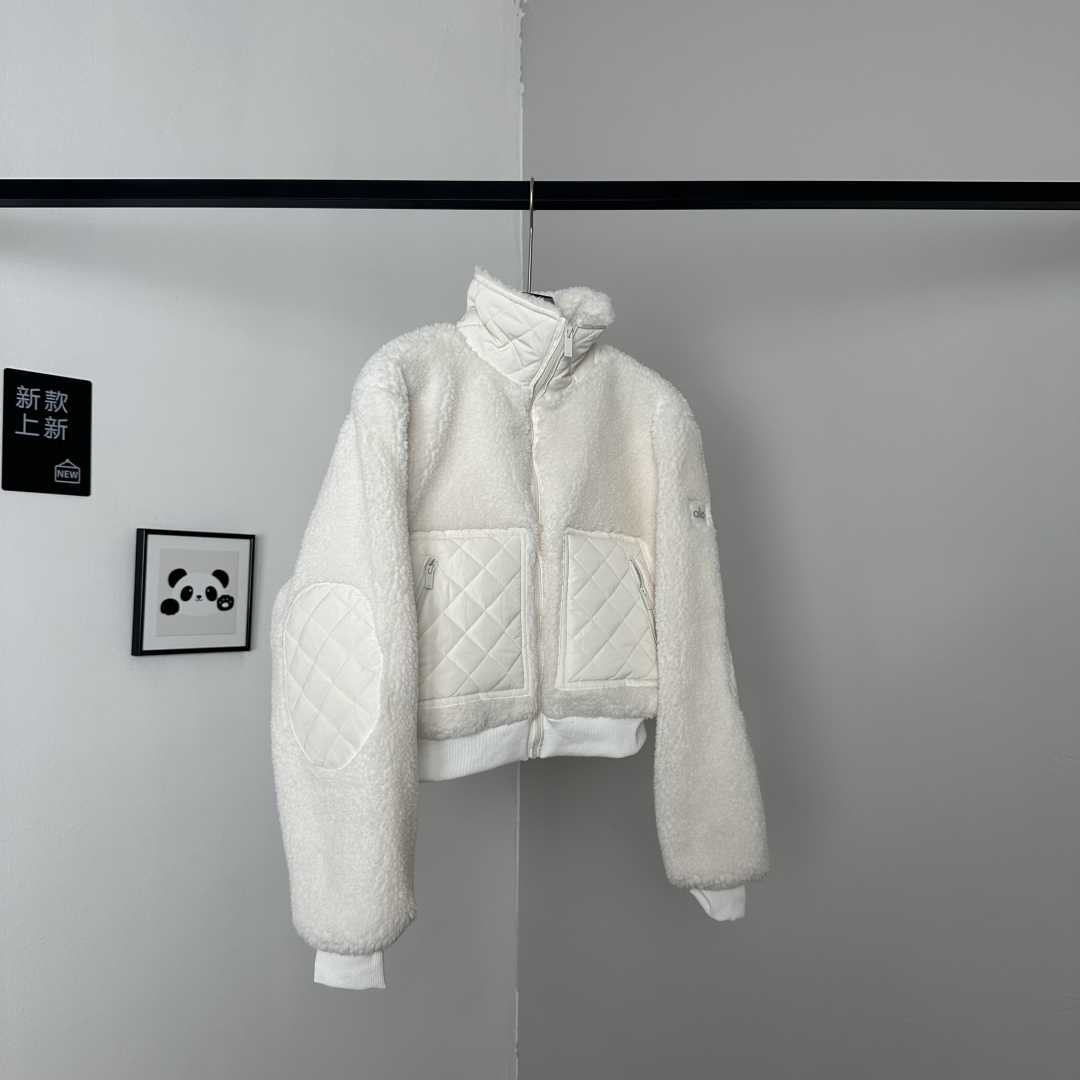 Alo Yoga Sherpa Edge Bomber Jacket - Cozy Fleece, Relaxed Fit, and Stylish Warmth 4 cmp i1757770060495 7947 0 3