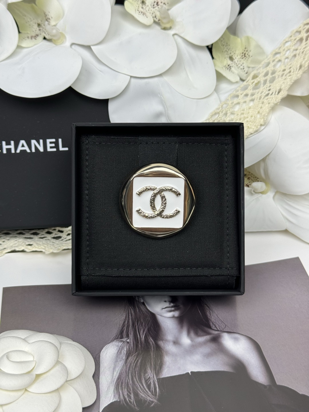 NO:677962,Ch@nel26C geometric white enamel double C brooch, Chanel brooch, chanel, brooch, breastpin19860909Ch@nel26C几何白色珐琅双C胸针,香奈儿胸针,chanel,brooch，breastpin,Jewelry