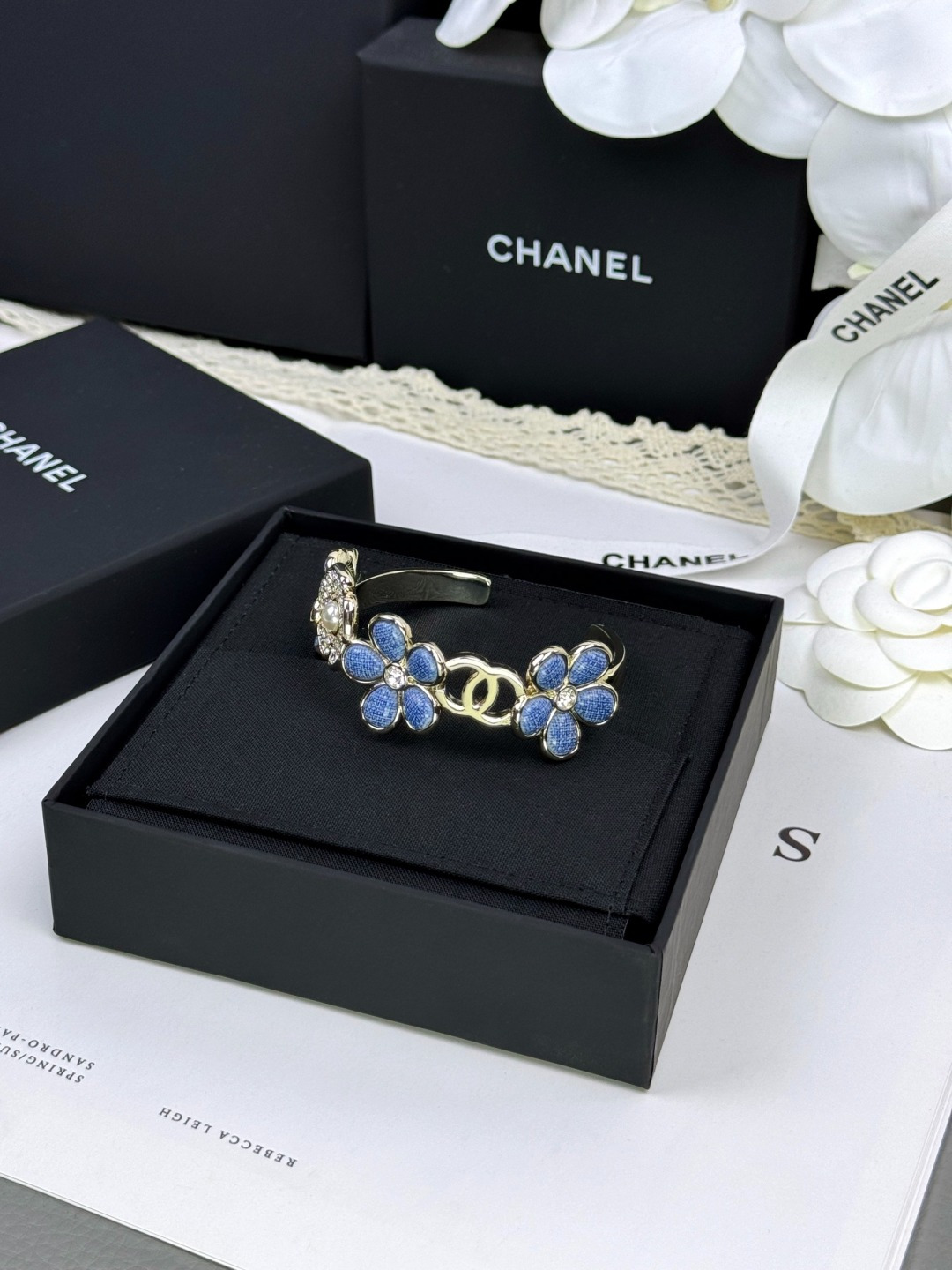 CHANEL Bracelet Denim Bleu Fleur Ouvert