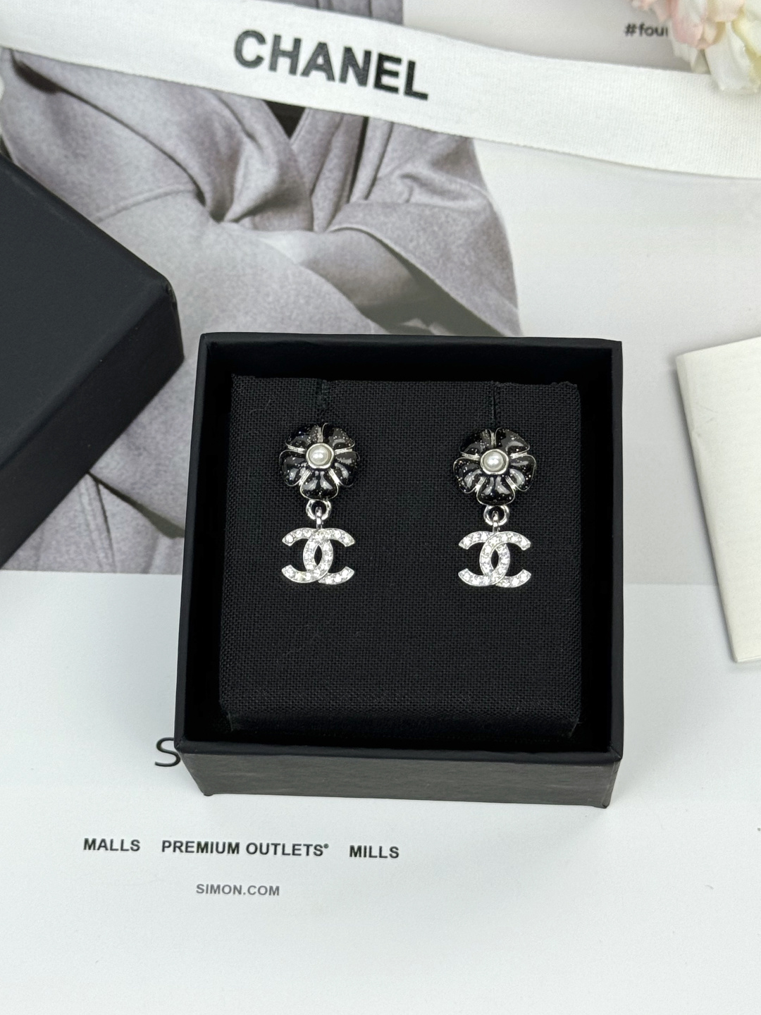 NO:714861,Ch@nel26C black fine glitter enamel camellia double C earrings, Chanel earrings, chanel, earrings19860909Ch@nel26C黑色细闪珐琅山茶花双C耳环,香奈儿耳钉,chanel,earrings,Jewelry