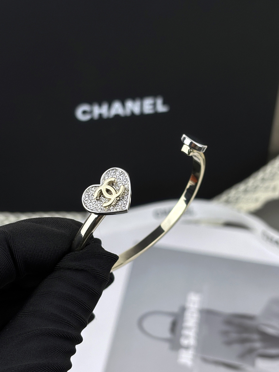 Chanel Chanel 26P满钻桃心 光面开口手镯
