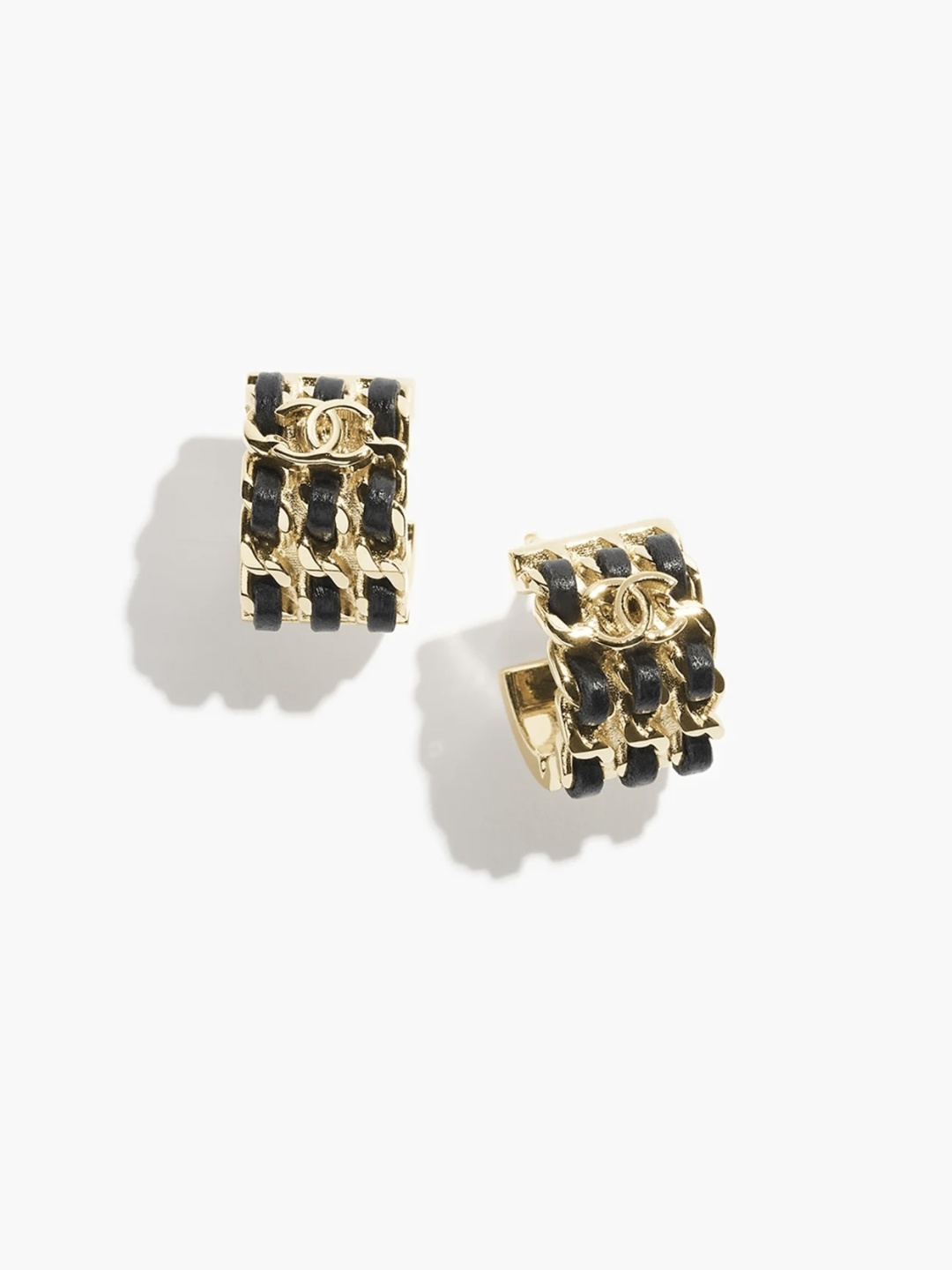 Boucles d'oreilles CHANEL dorées noires en cuir tressé créoles