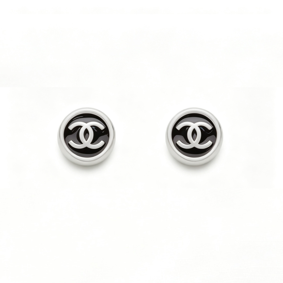 CHANEL Boucles d'oreilles clou rond émail noir