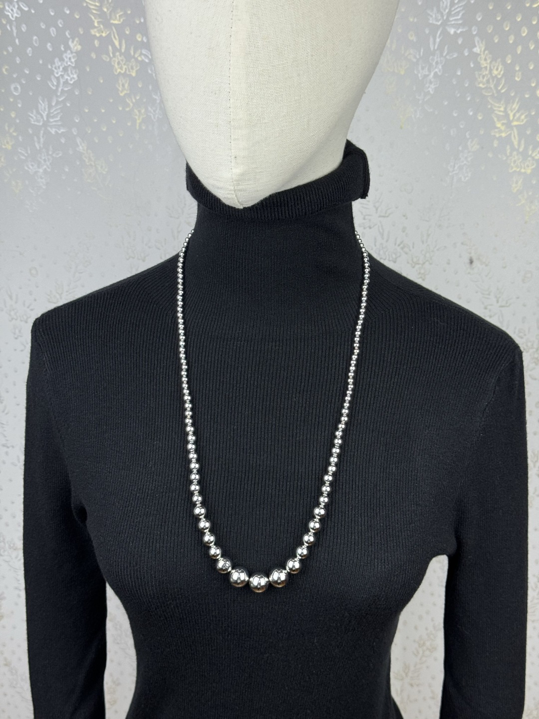 NO:921671,Ch@nel26A silver metal ball sweater chain, Chanel necklace, chanel, sweaters, necklace19860909Ch@nel26A银色金属球球毛衣链,香奈儿项链,chanel,sweaters,necklace,Jewelry