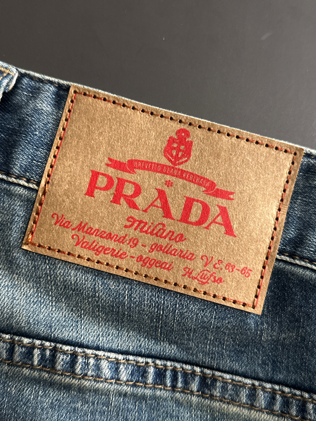  PRADA 🇫🇷 2025🔥🔥新款现货上市，原单爆款牛仔裤👖超级定制款，原版五金，超级重工工艺，版型超