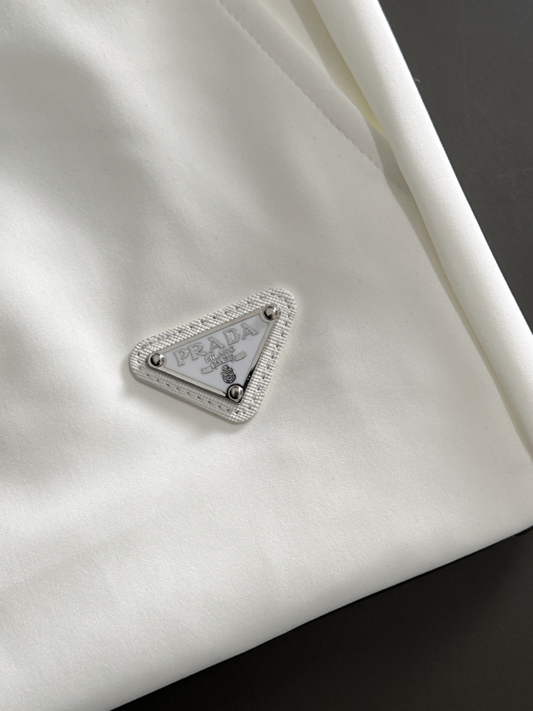 “PRAD 25SS Summer Shorts: High-Bullet Tampons, Fashion Comfort, Classic Logo, Hardware Detail” - 图片 6