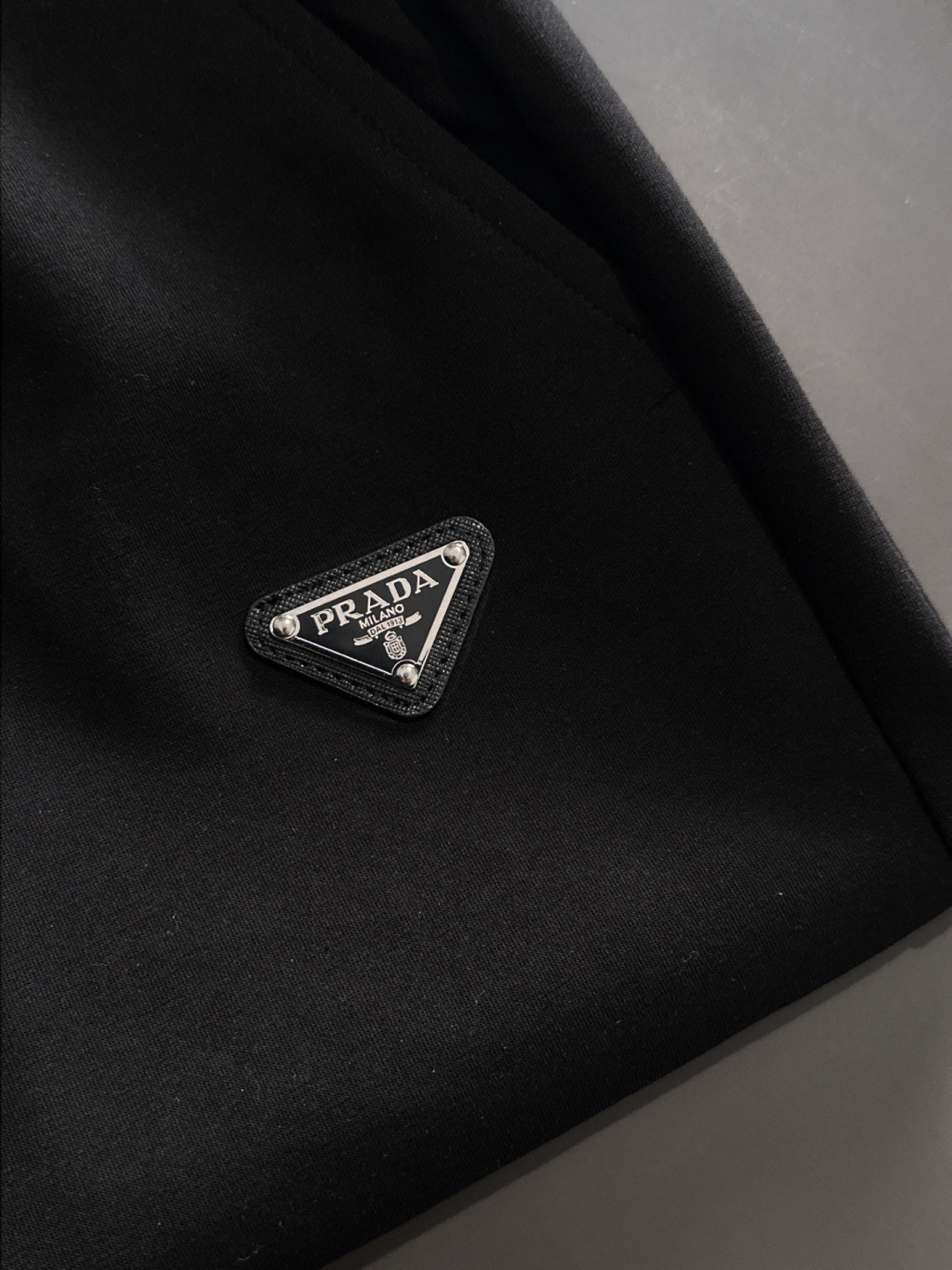 “PRAD 25SS New Summer Shorts: High-Bulleted Tampons, Classic Logo, Hardware Detail, Code M-XXXL” - 图片 6