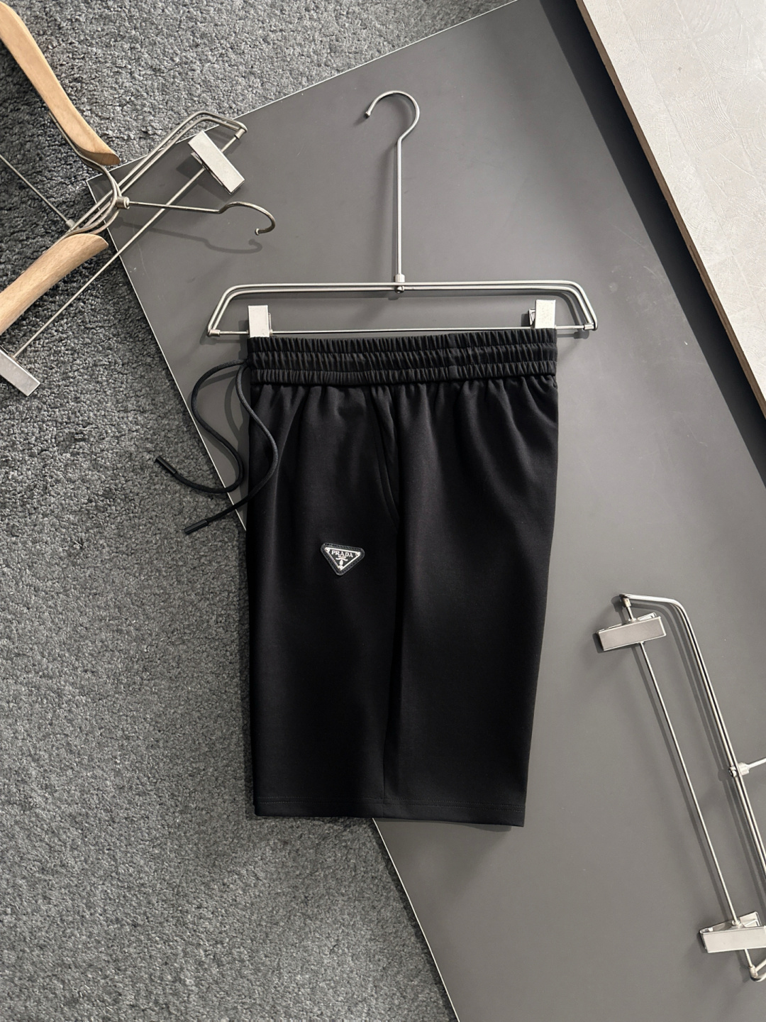 “PRAD 25SS New Summer Shorts: High-Bulleted Tampons, Classic Logo, Hardware Detail, Code M-XXXL” - 图片 3