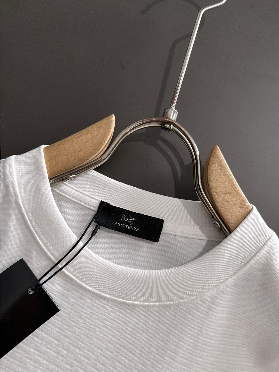 ARC 2025SS春夏最新款圆领时尚短袖T恤，官网同步，专柜纯棉面料！贴肤舒适，耐看又好穿，经典简约l