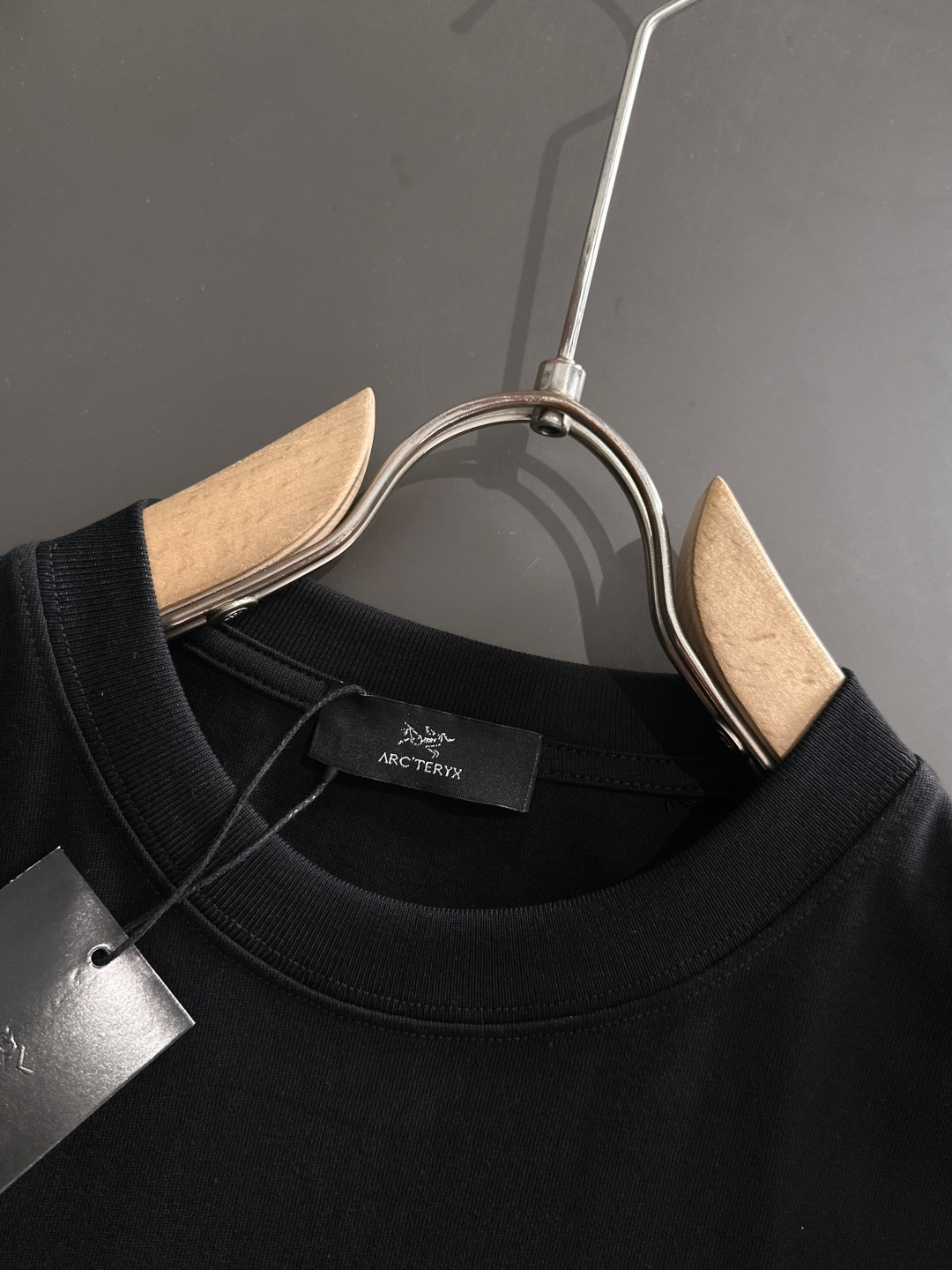 ARC 2025SS春夏最新款圆领时尚短袖T恤，官网同步，专柜纯棉面料！贴肤舒适，耐看又好穿，经典简约l