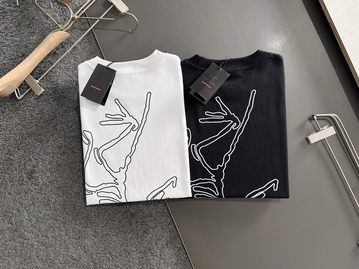 ARC 2025SS春夏最新款圆领时尚短袖T恤，官网同步，专柜纯棉面料！贴肤舒适，耐看又好穿，经典简约l