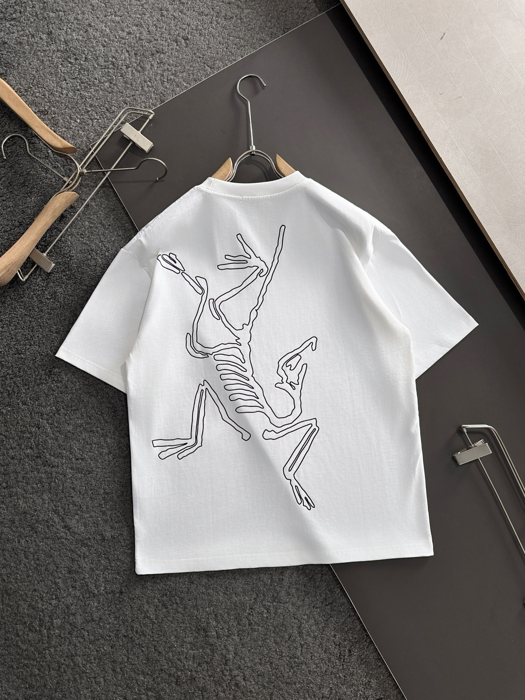 ARC 2025SS春夏最新款圆领时尚短袖T恤，官网同步，专柜纯棉面料！贴肤舒适，耐看又好穿，经典简约l