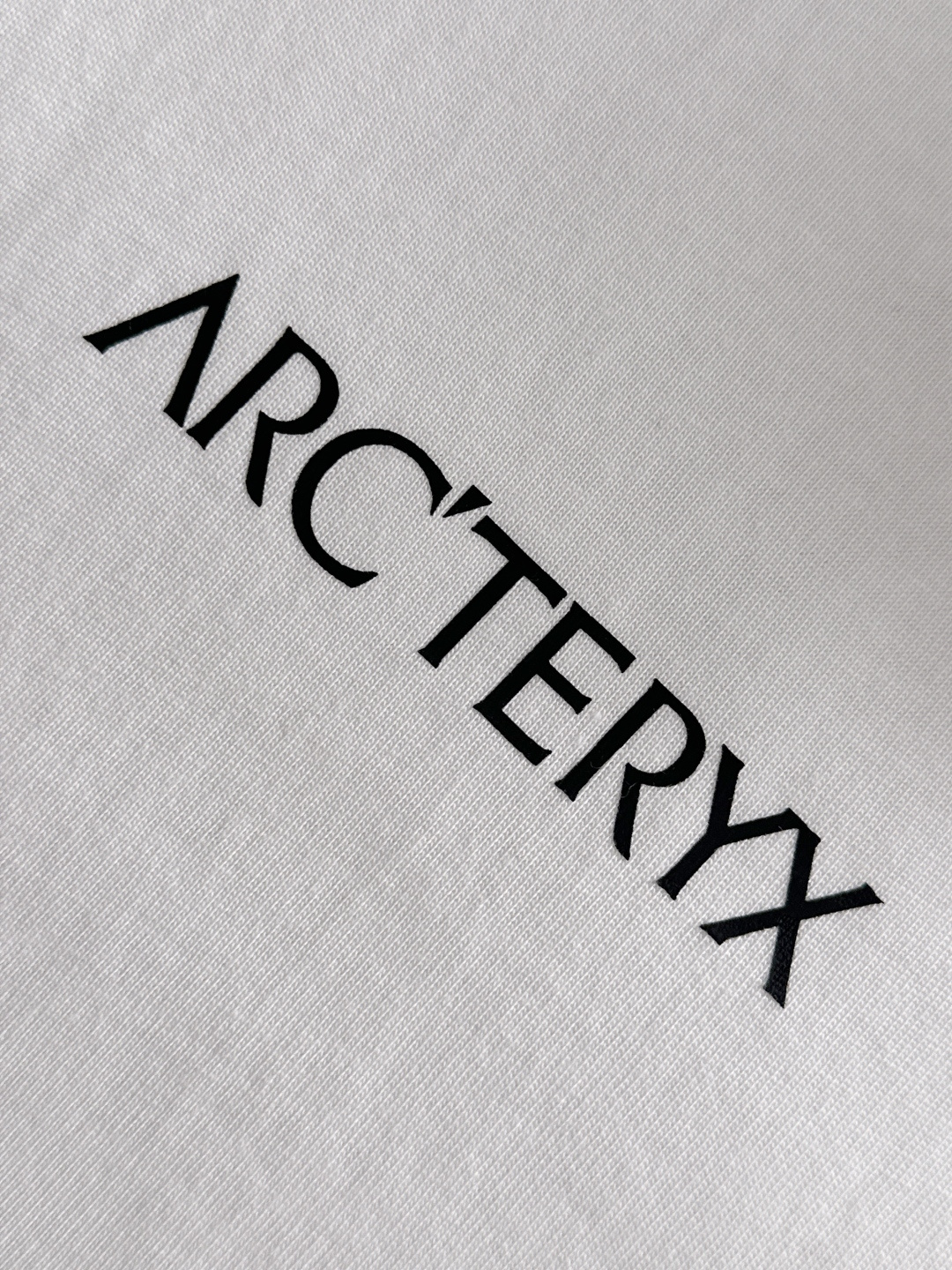 ARC 2025SS春夏最新款圆领时尚短袖T恤，官网同步，专柜纯棉面料！贴肤舒适，耐看又好穿，经典简约l