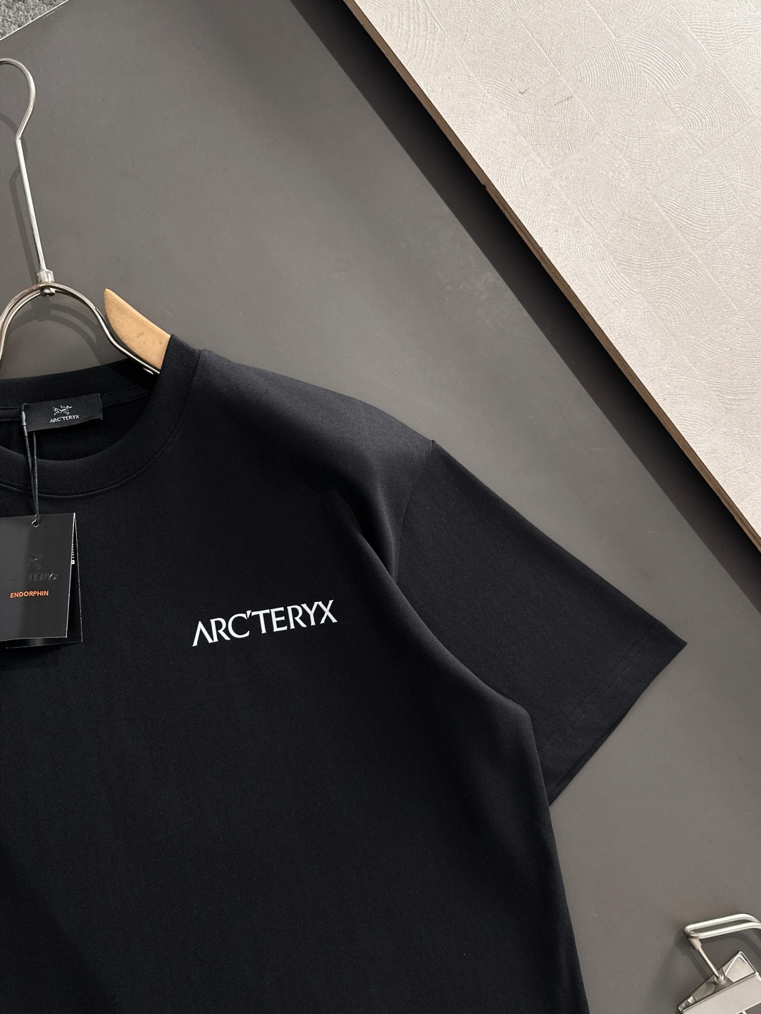 ARC 2025SS春夏最新款圆领时尚短袖T恤，官网同步，专柜纯棉面料！贴肤舒适，耐看又好穿，经典简约l