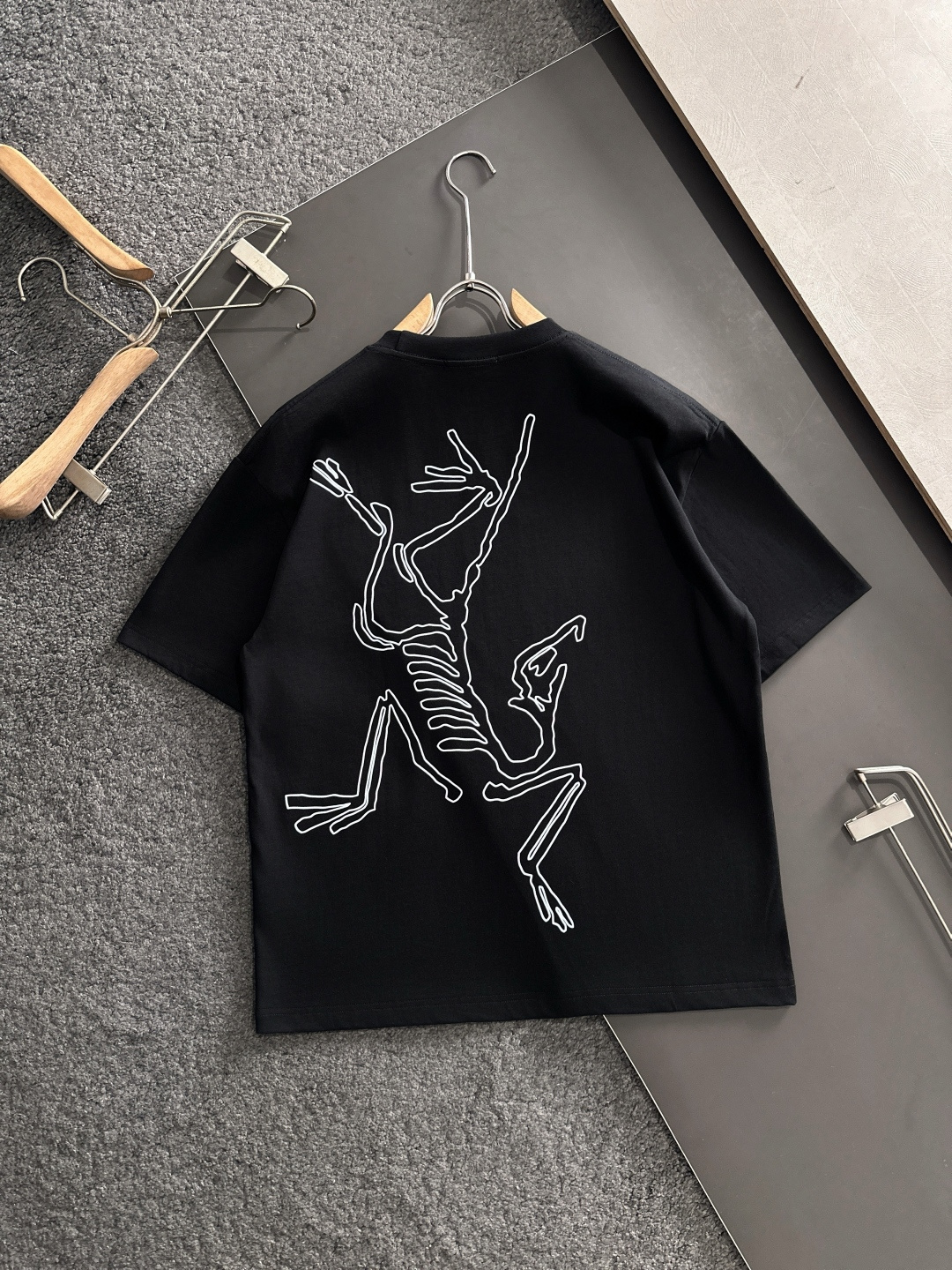 ARC 2025SS春夏最新款圆领时尚短袖T恤，官网同步，专柜纯棉面料！贴肤舒适，耐看又好穿，经典简约l