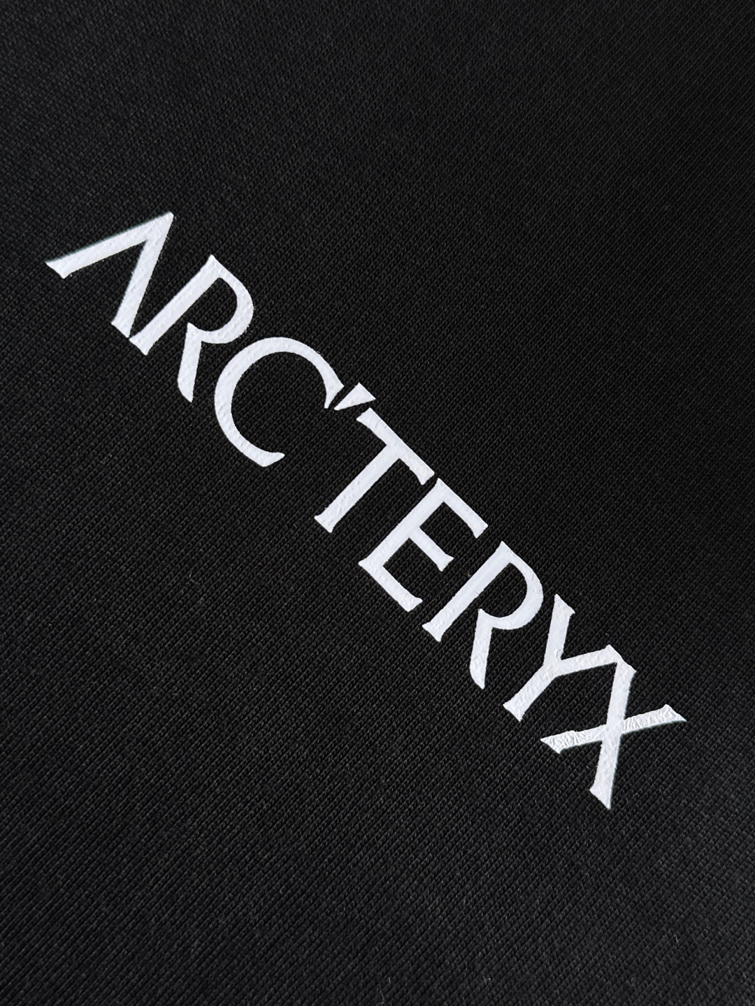 ARC 2025SS春夏最新款圆领时尚短袖T恤，官网同步，专柜纯棉面料！贴肤舒适，耐看又好穿，经典简约l