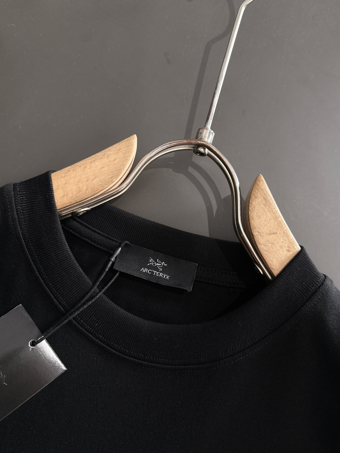 ARC 2025SS春夏最新款圆领时尚短袖T恤，官网同步，专柜纯棉面料！贴肤舒适，耐看又好穿，经典简约l