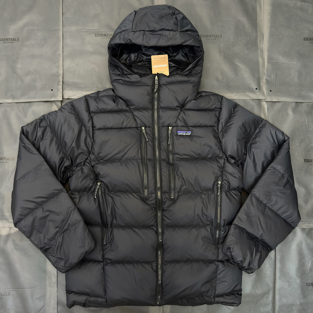 640💰（编号50）
正品巴塔Patagonia Fitz Roy Down Hoody羽绒服，轻量又保暖，填充800蓬鹅绒
体积轻但超暖!
面料有DWR防泼水涂层，能挡小雨雪帽子可兼容头盔，袖口和下摆弹力设计，防风锁温
海外出口专柜订单 吊牌包装齐全 


