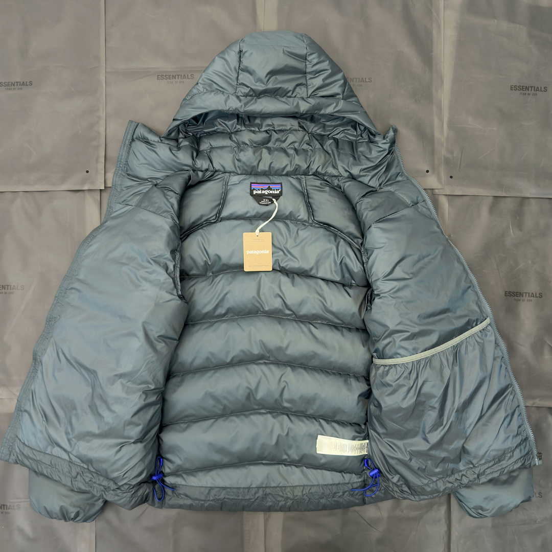 640💰（编号50）
正品巴塔Patagonia Fitz Roy Down Hoody羽绒服，轻量又保暖，填充800蓬鹅绒
体积轻但超暖!
面料有DWR防泼水涂层，能挡小雨雪帽子可兼容头盔，袖口和下摆弹力设计，防风锁温
海外出口专柜订单 吊牌包装齐全 


